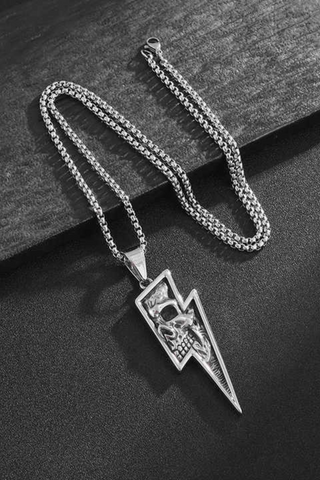Customized Jewelry: Skullstrike Necklace for Fashionistas Who Dare