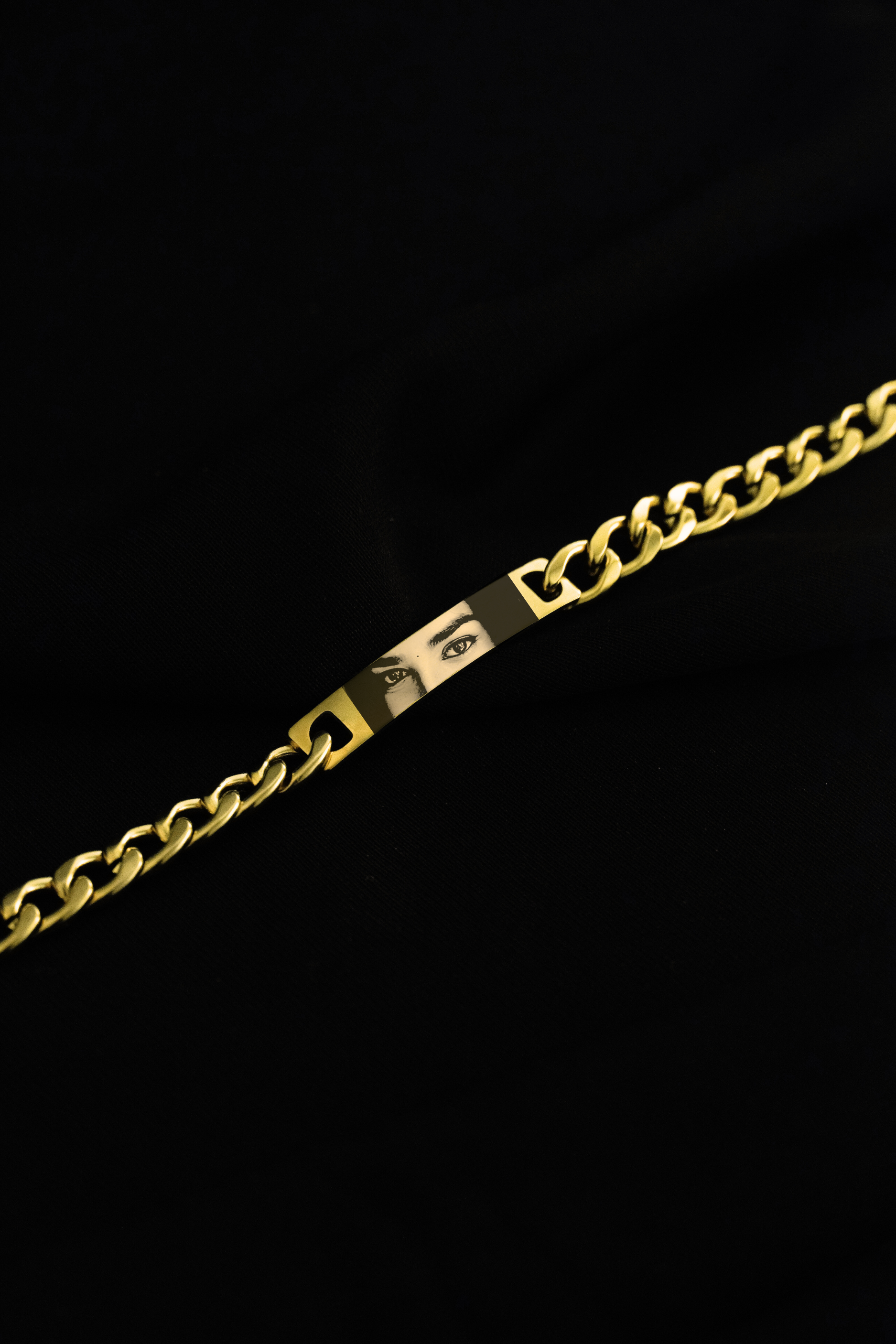 Customized Jewelry premium golden bracelet detailed view