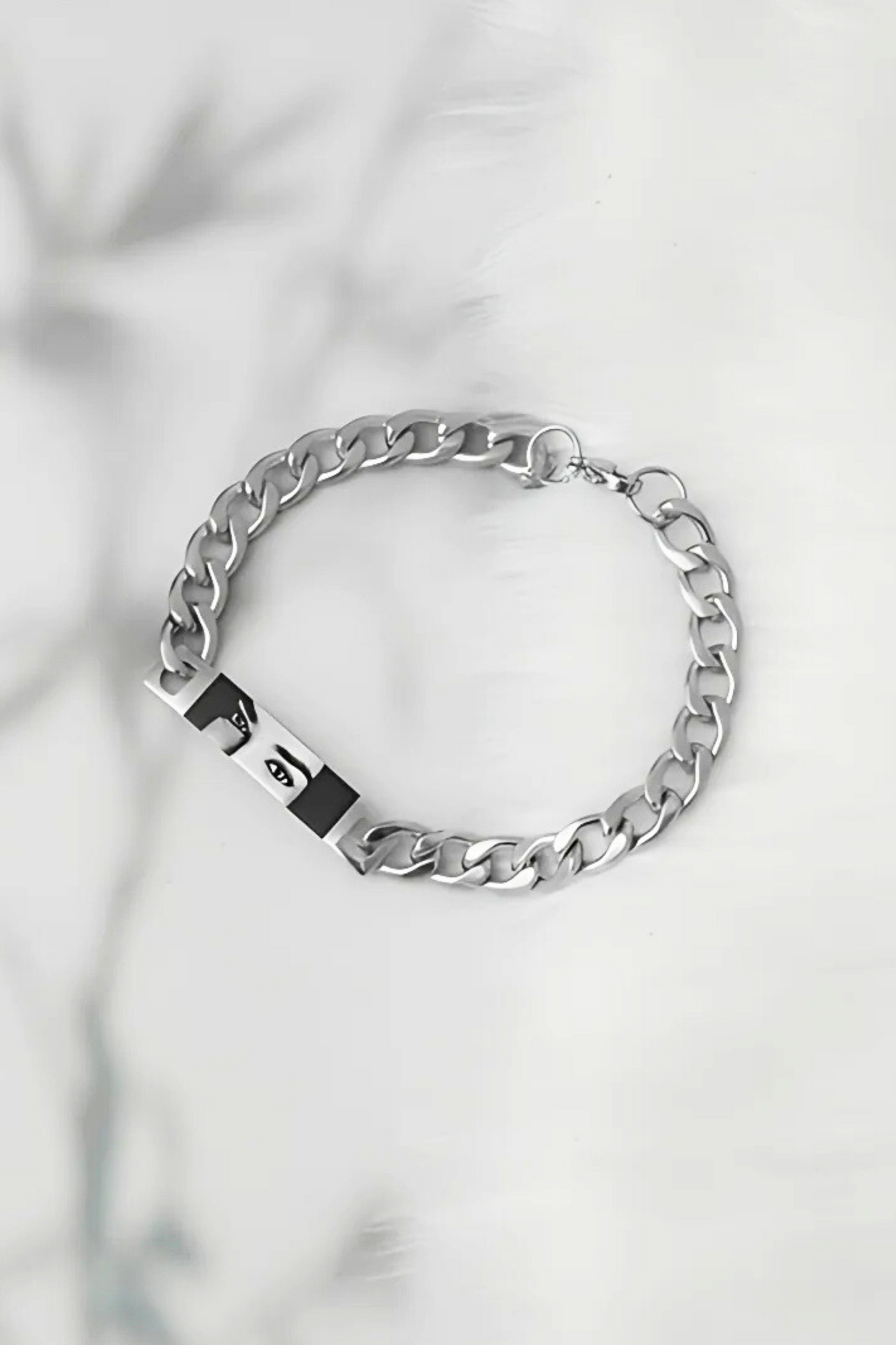 Customized Jewelry stylish silver bracelet with fine engraving