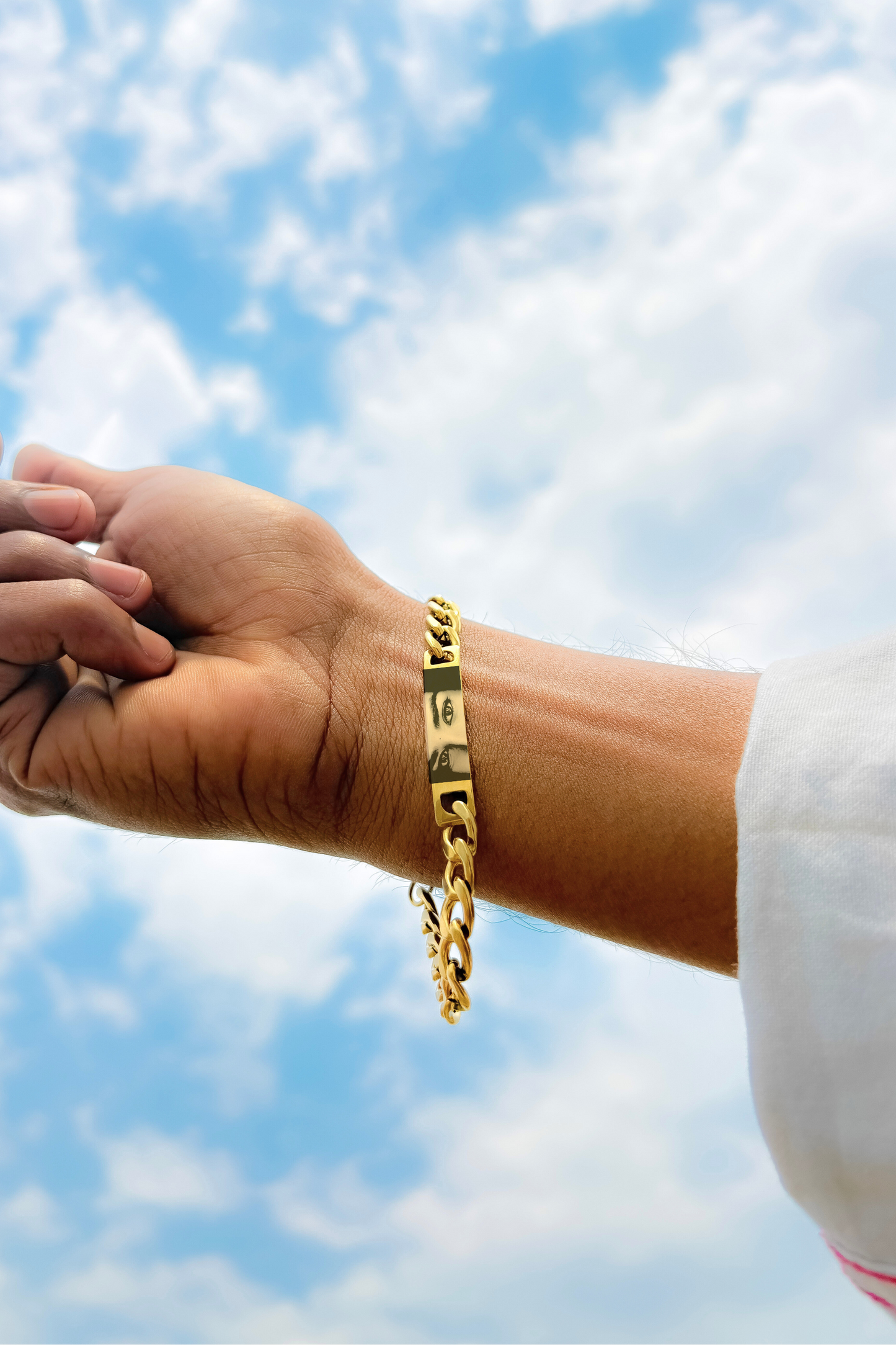 Customized Jewelry premium golden bracelet detailed view